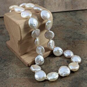 White Coin Pearl Pearl necklace